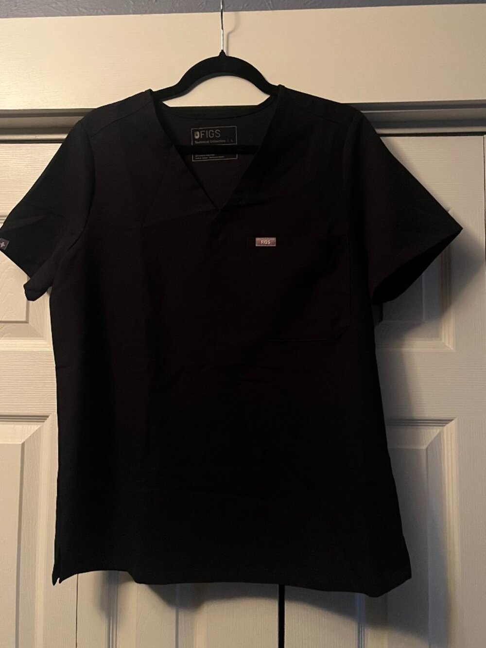 FIGS Catarina One-Pocket Black Scrub Top